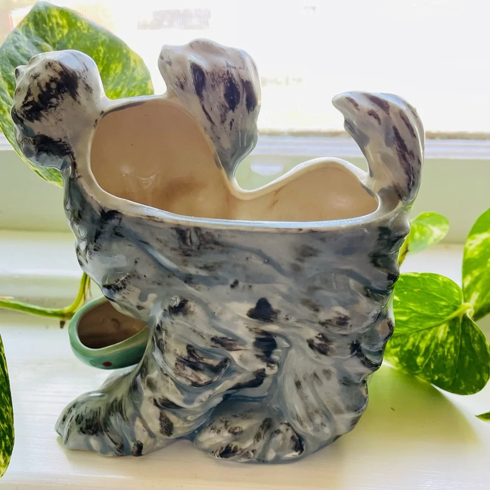 PLANTER PUPPY HOLDING A SHOE, CERAMIC, VINTAGE BUT LIKE NEW. NO CRACKS O…